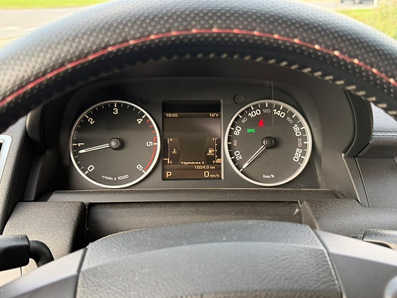 Land Rover Range Rover Sport 3 of 23