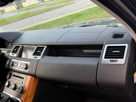 Land Rover Range Rover Sport 9 of 23