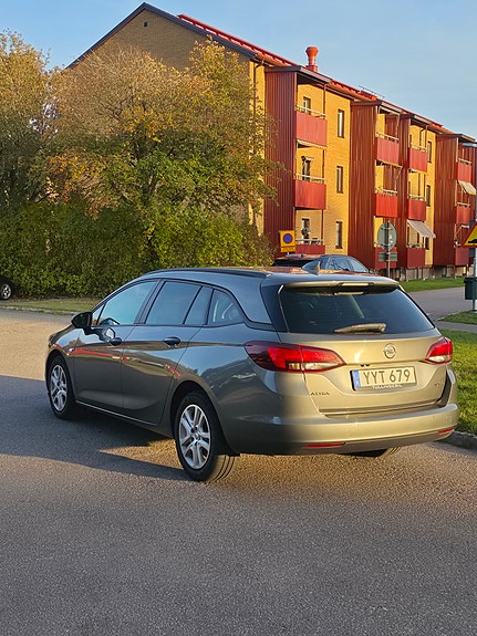 Opel Astra 2 of 11