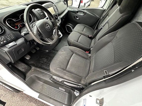Opel Vivaro 8 of 11