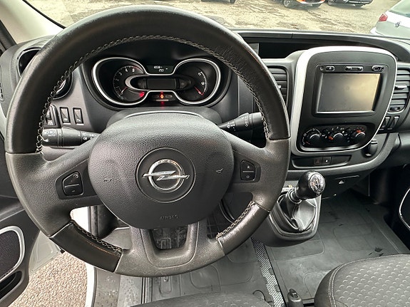 Opel Vivaro 7 of 11