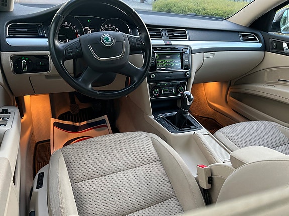 Skoda Superb 8 of 18