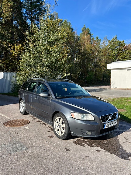 Volvo V50 2 of 8