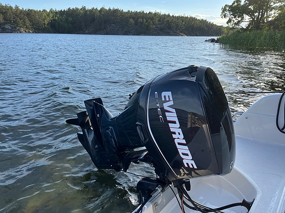 Ryds 510 GTI med Evinrude E-Tec 75 och Thule ST8518 2 of 4