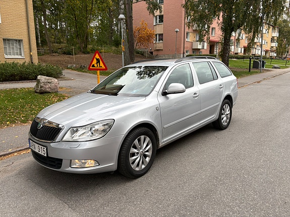 Skoda Octavia 2 of 13