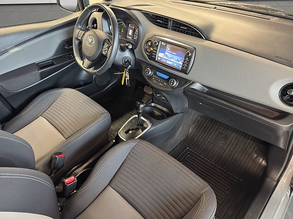 Toyota Yaris 14 of 25
