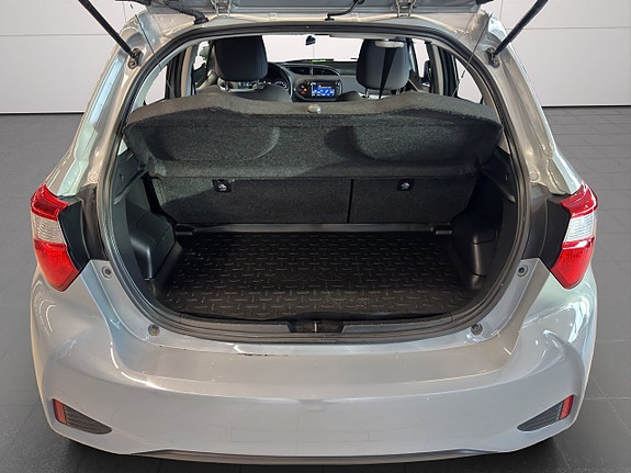 Toyota Yaris 8 of 25
