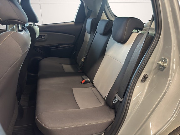 Toyota Yaris 15 of 25