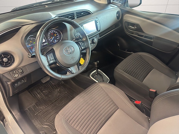 Toyota Yaris 10 of 25