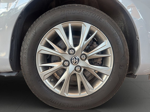 Toyota Yaris 9 of 25