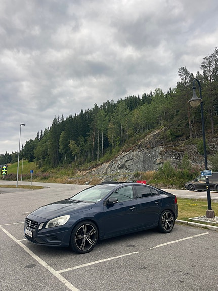 Volvo S60 2 of 13