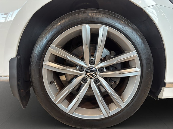 Volkswagen Passat 8 of 27