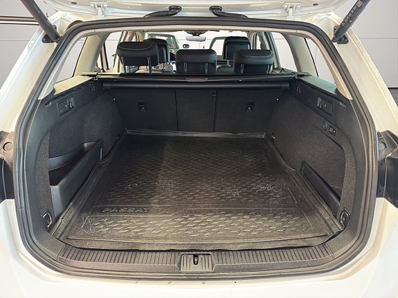 Volkswagen Passat 24 of 27