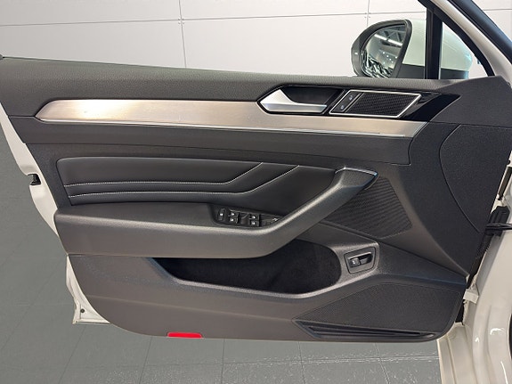 Volkswagen Passat 17 of 27