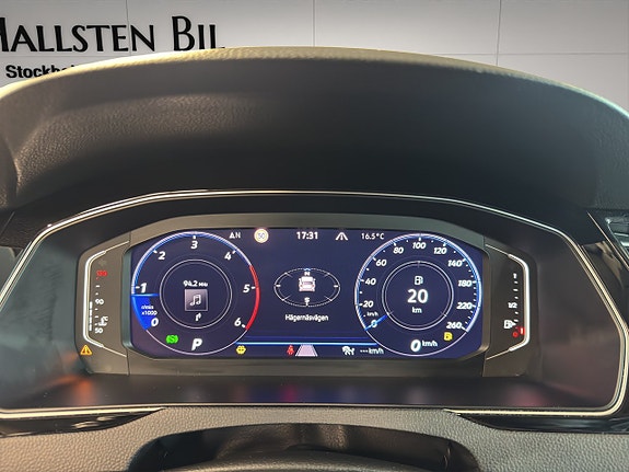 Volkswagen Passat 18 of 27
