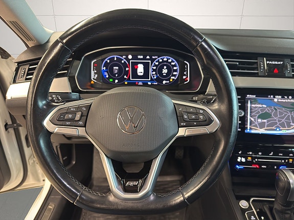 Volkswagen Passat 13 of 27