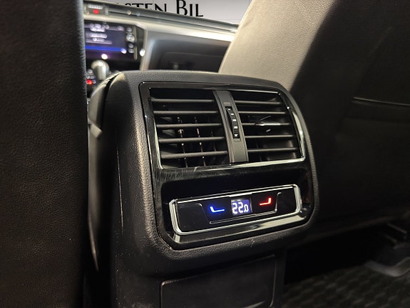 Volkswagen Passat 23 of 27