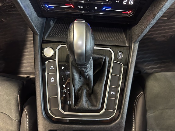 Volkswagen Passat 21 of 27