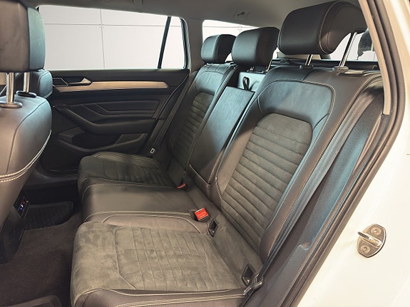 Volkswagen Passat 16 of 27