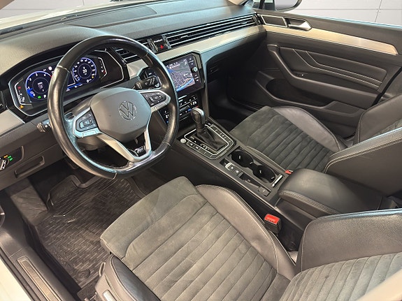 Volkswagen Passat 10 of 27