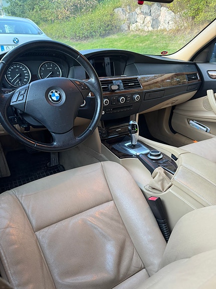 BMW 523i 4 of 15