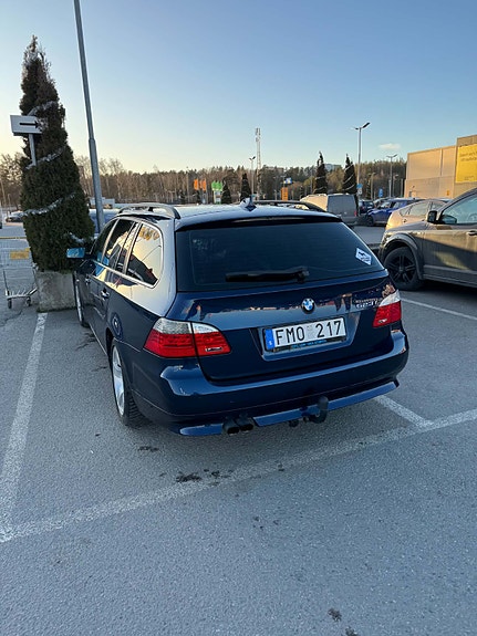 BMW 523i 2 of 15