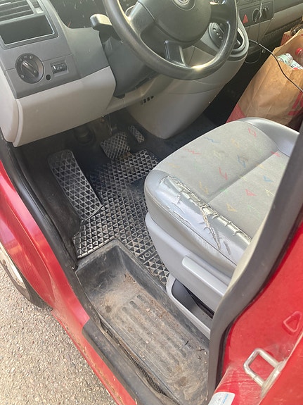 Volkswagen Caravelle 4 of 7