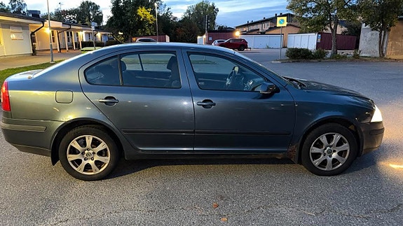 Skoda Octavia 2 of 6