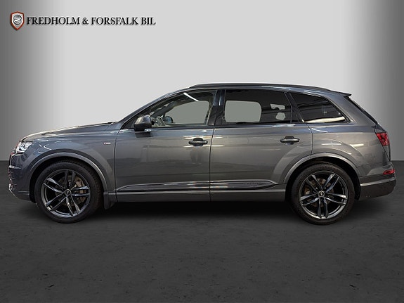 Audi Q7 2 of 30