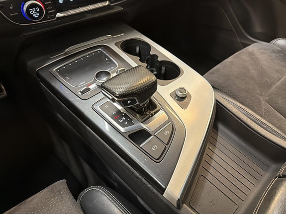 Audi Q7 24 of 30