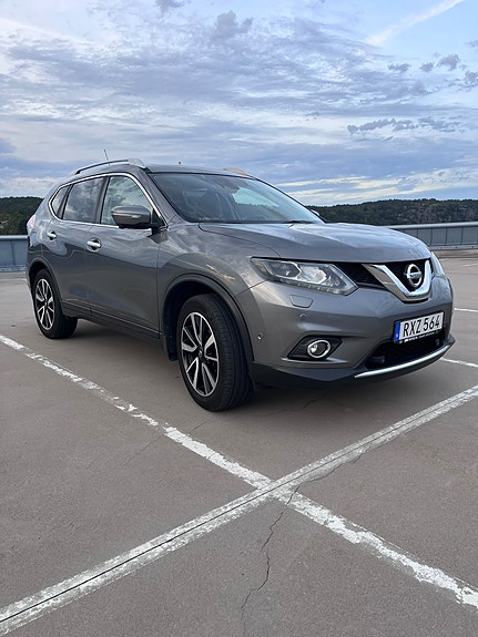 Nissan X-Trail 2 of 8