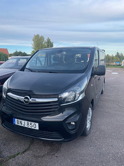 Opel Vivaro 2 of 4