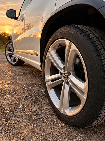 Volkswagen Tiguan 3 of 5