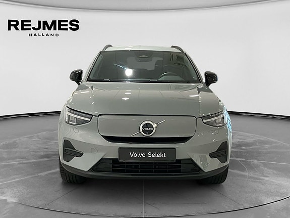 Volvo EX40 8 of 13