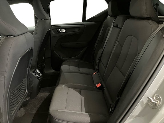 Volvo EX40 6 of 13