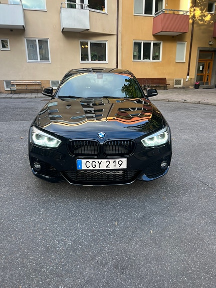 BMW 118i 2 of 22