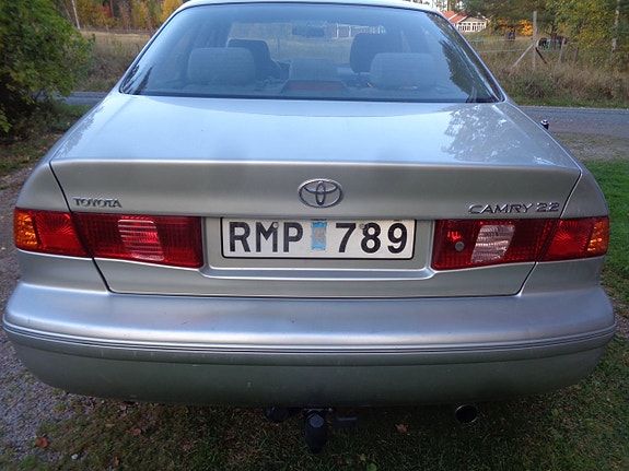 Toyota Camry 5 of 30