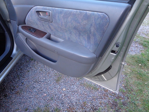 Toyota Camry 30 of 30