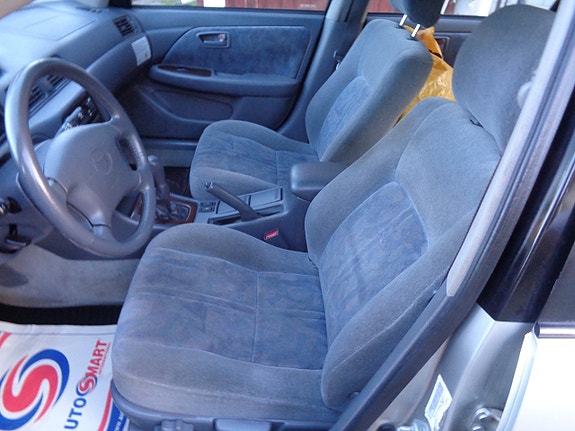 Toyota Camry 8 of 30