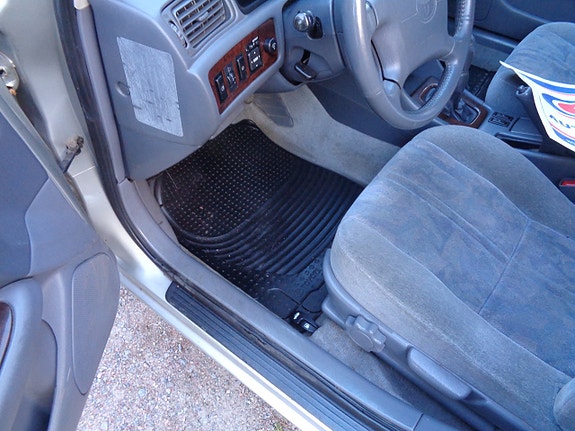 Toyota Camry 7 of 30