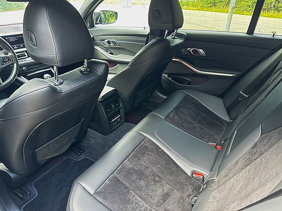 BMW 330e 20 of 20