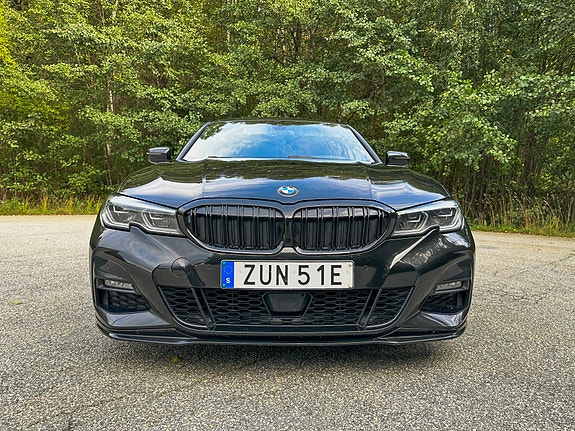 BMW 330e 3 of 20