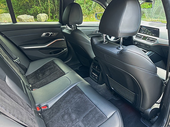 BMW 330e 19 of 20