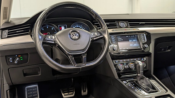Volkswagen Passat Alltrack 13 of 23