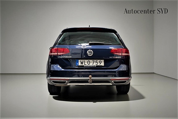 Volkswagen Passat Alltrack 4 of 23