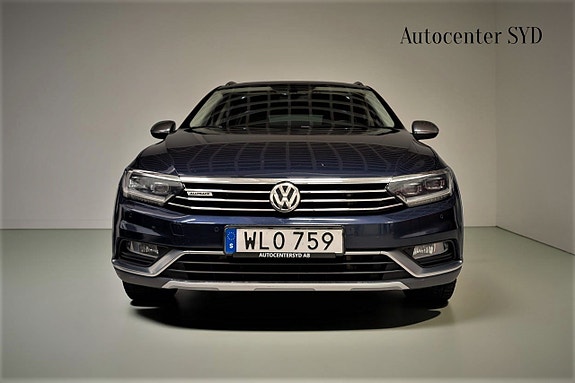 Volkswagen Passat Alltrack 2 of 23