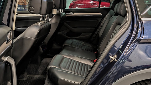 Volkswagen Passat Alltrack 14 of 23