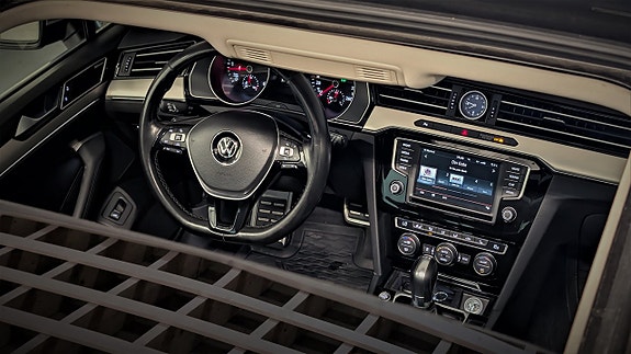Volkswagen Passat Alltrack 8 of 23