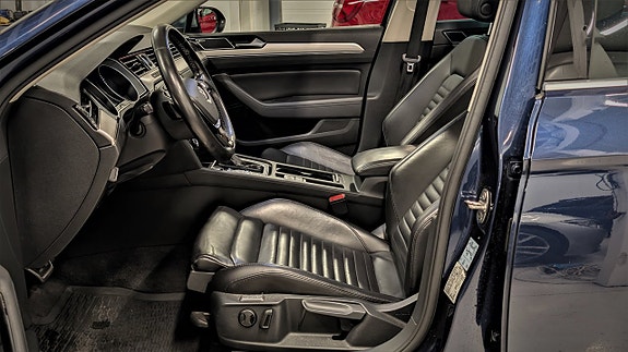Volkswagen Passat Alltrack 12 of 23