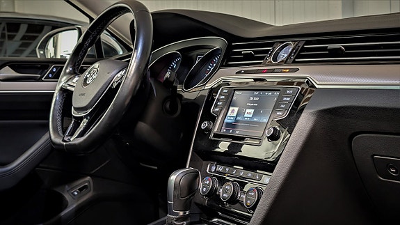 Volkswagen Passat Alltrack 9 of 23